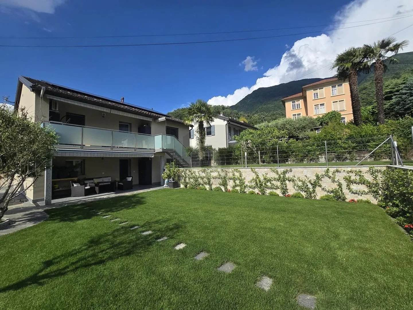 SOLEGGIATO E TRANQUILLO CON GIARDINO - Foto 1 di 6