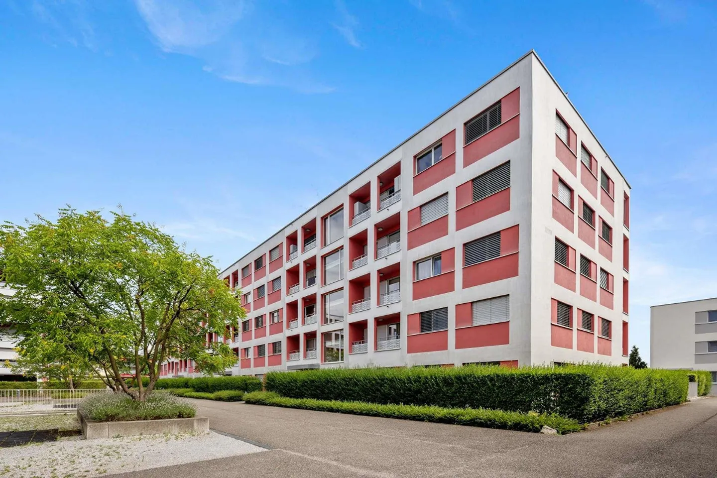 Spacious 5.5-room apartment with panoramic views and sunny orientation - Photo 1 of 11