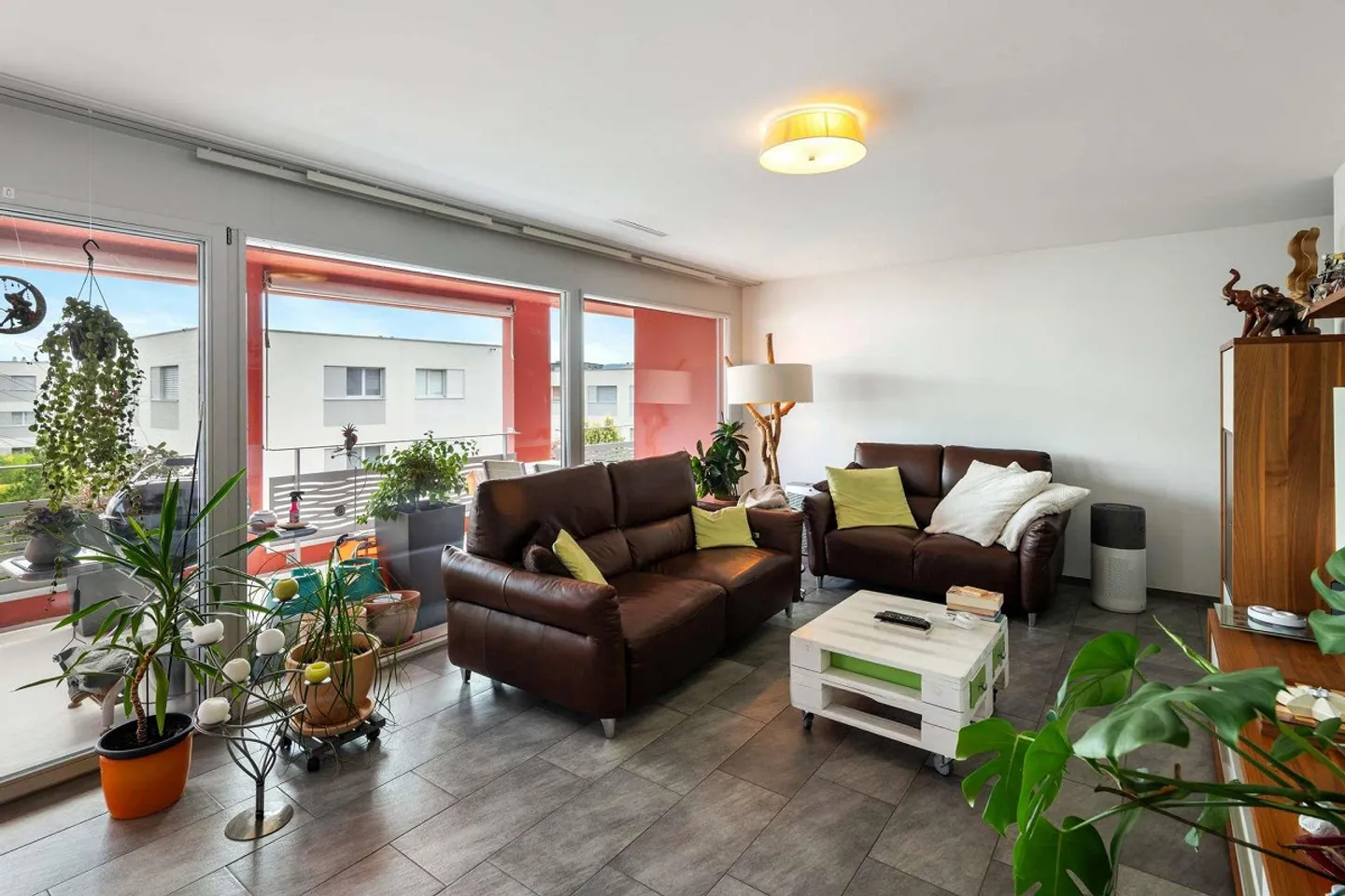 Spacious 5.5-room apartment with panoramic views and sunny orientation - Photo 2 of 11