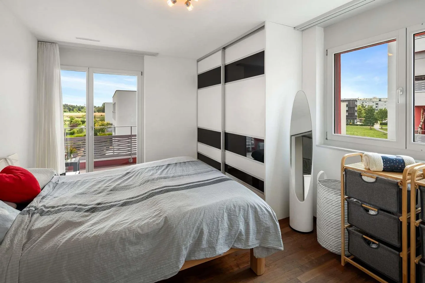Spacious 5.5-room apartment with panoramic views and sunny orientation - Photo 5 of 11