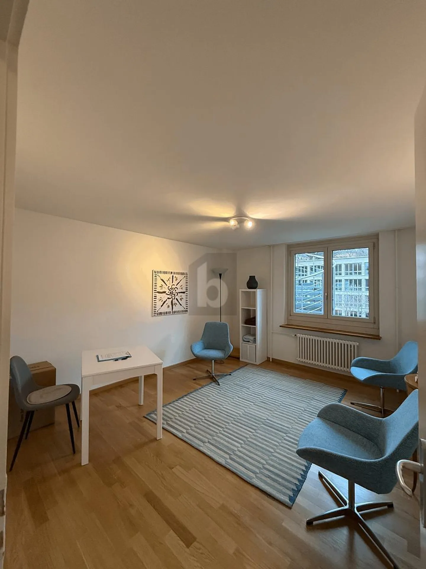 Stilvolles Büro mit Balkonblick - Foto 3 von 6