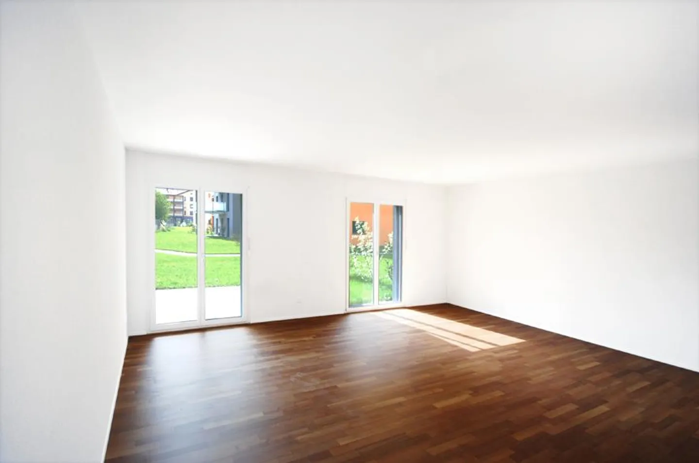 Modernes Apartment mit Balkon - Foto 2 von 6