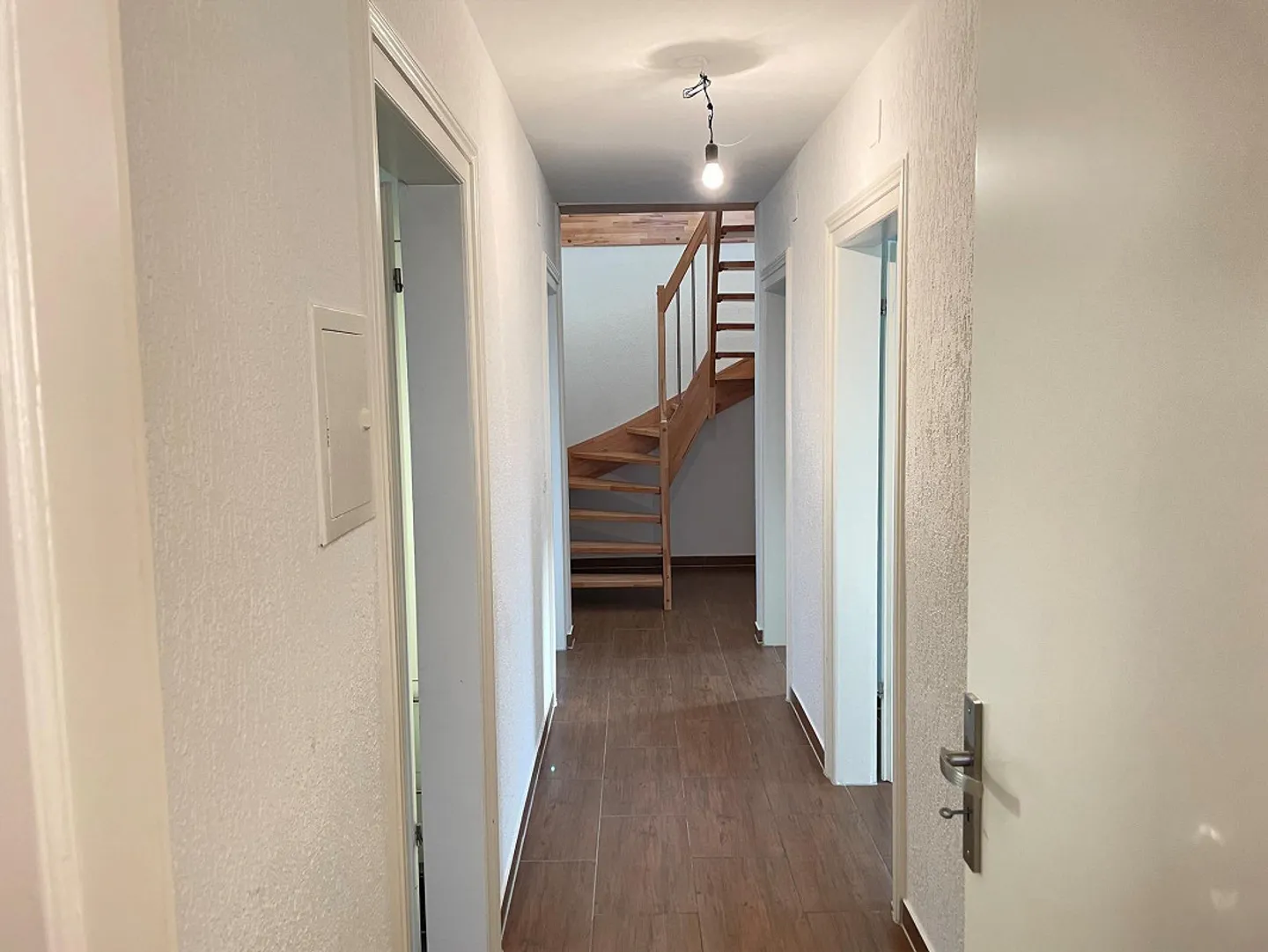 Appartement en duplex 4.5 pièces avec cheminée et machine à laver - Photo 4 sur 12