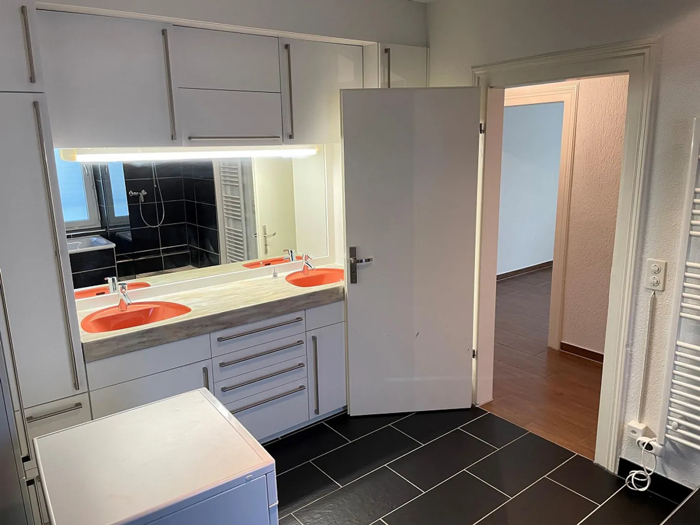 Appartement en duplex 4.5 pièces avec cheminée et machine à laver - Photo 3 sur 12