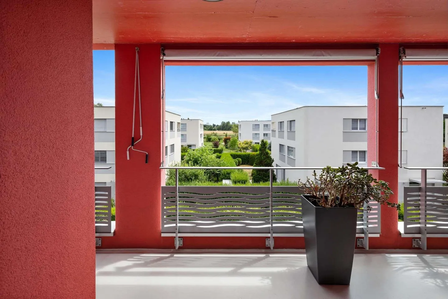 Spacious 5.5-room apartment with panoramic views and sunny orientation - Photo 10 of 11