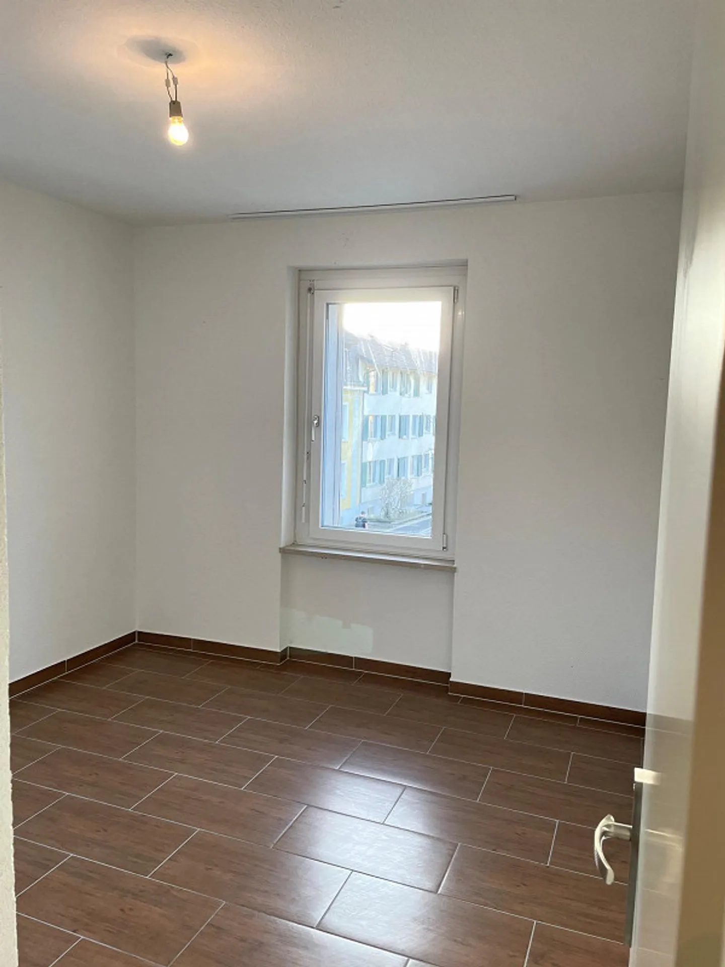 Appartement en duplex 4.5 pièces avec cheminée et machine à laver - Photo 6 sur 12