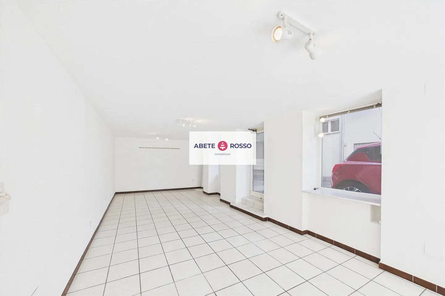 Bright commercial space in a central location in Minusio - Photo 5 of 8