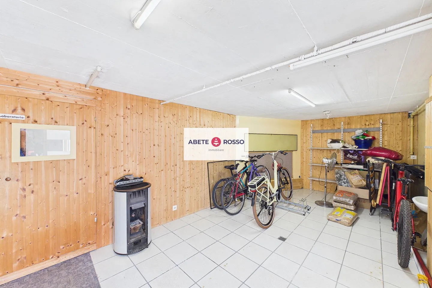 Bright commercial space in a central location in Minusio - Photo 7 of 8