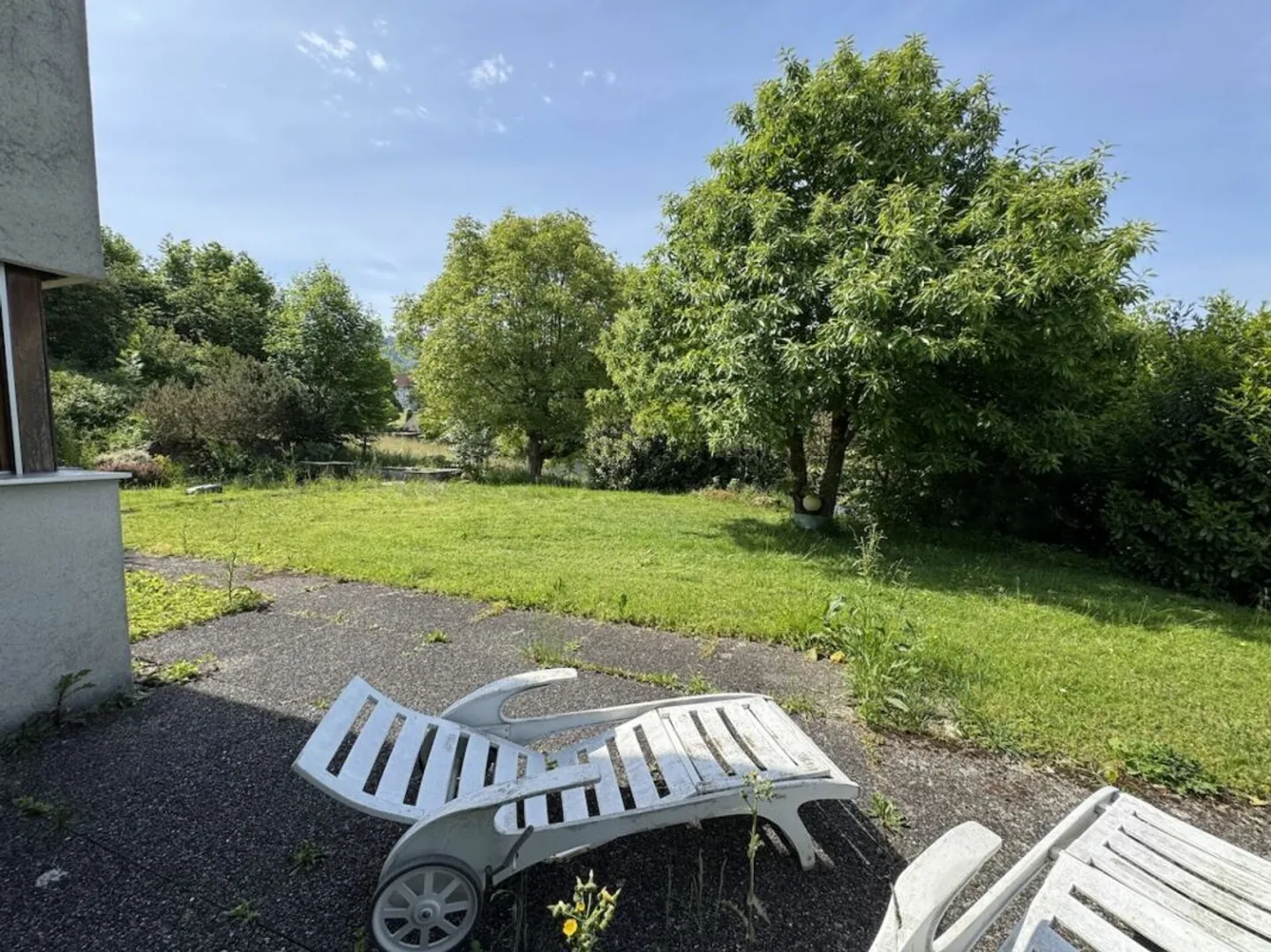 Villa con vista lago e terreno edificabile separato in una posizione molto buona. - Foto 8 di 13