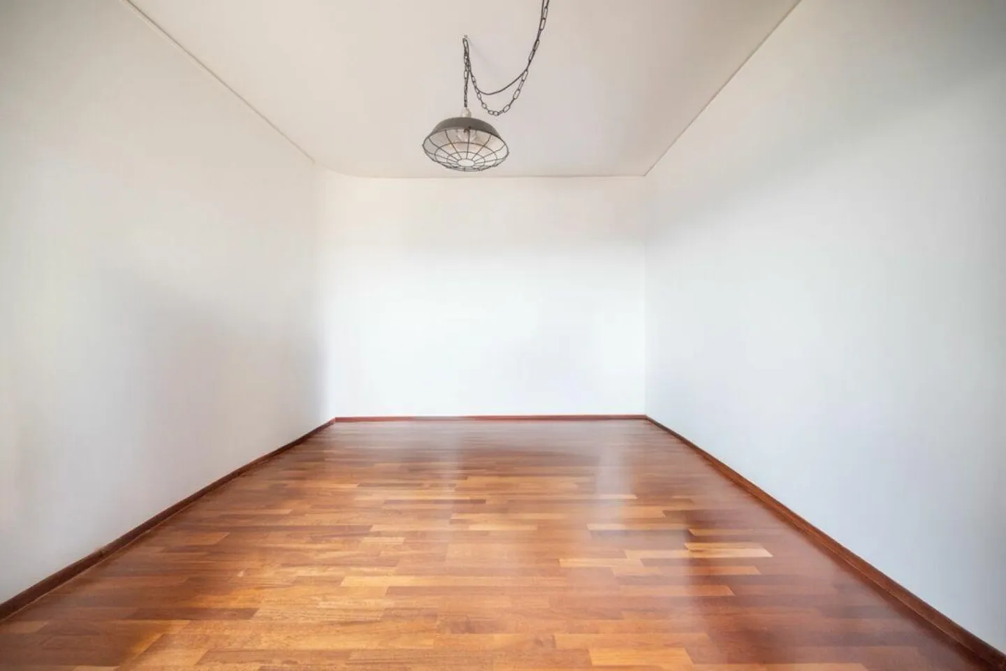 Comfortable apartment with double balcony and covered parking - Photo 8 of 8