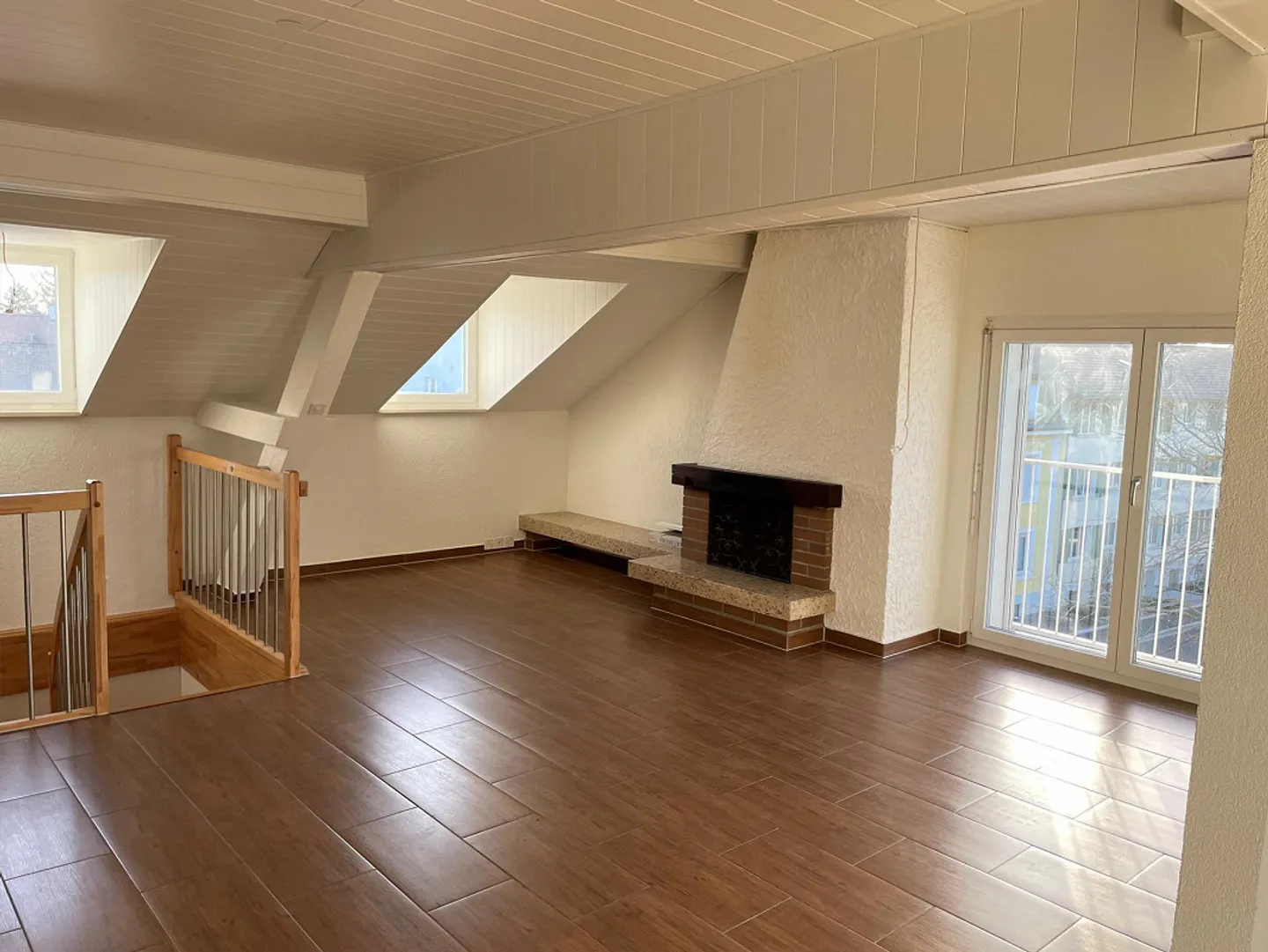 Appartement en duplex 4.5 pièces avec cheminée et machine à laver - Photo 9 sur 12