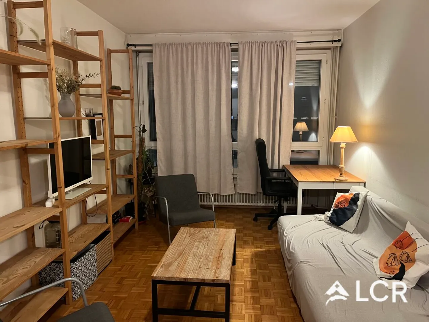 Beautiful Apartment in Geneva // 3.5 Rooms - Photo 2 of 10