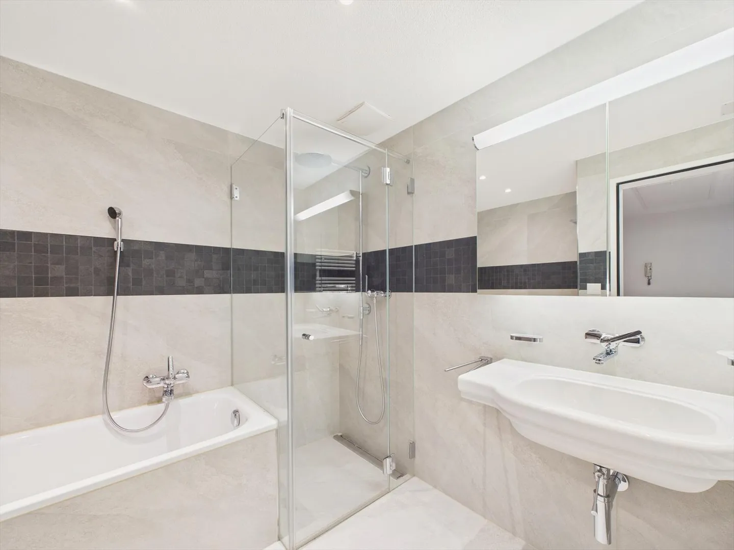 Charming 5.5-room terraced house in Wilen b. Wollerau - Photo 10 of 13