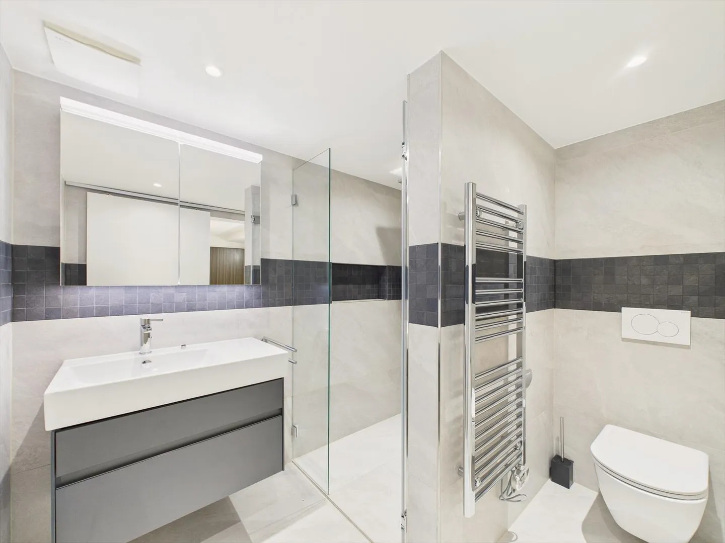 Charming 5.5-room terraced house in Wilen b. Wollerau - Photo 11 of 13