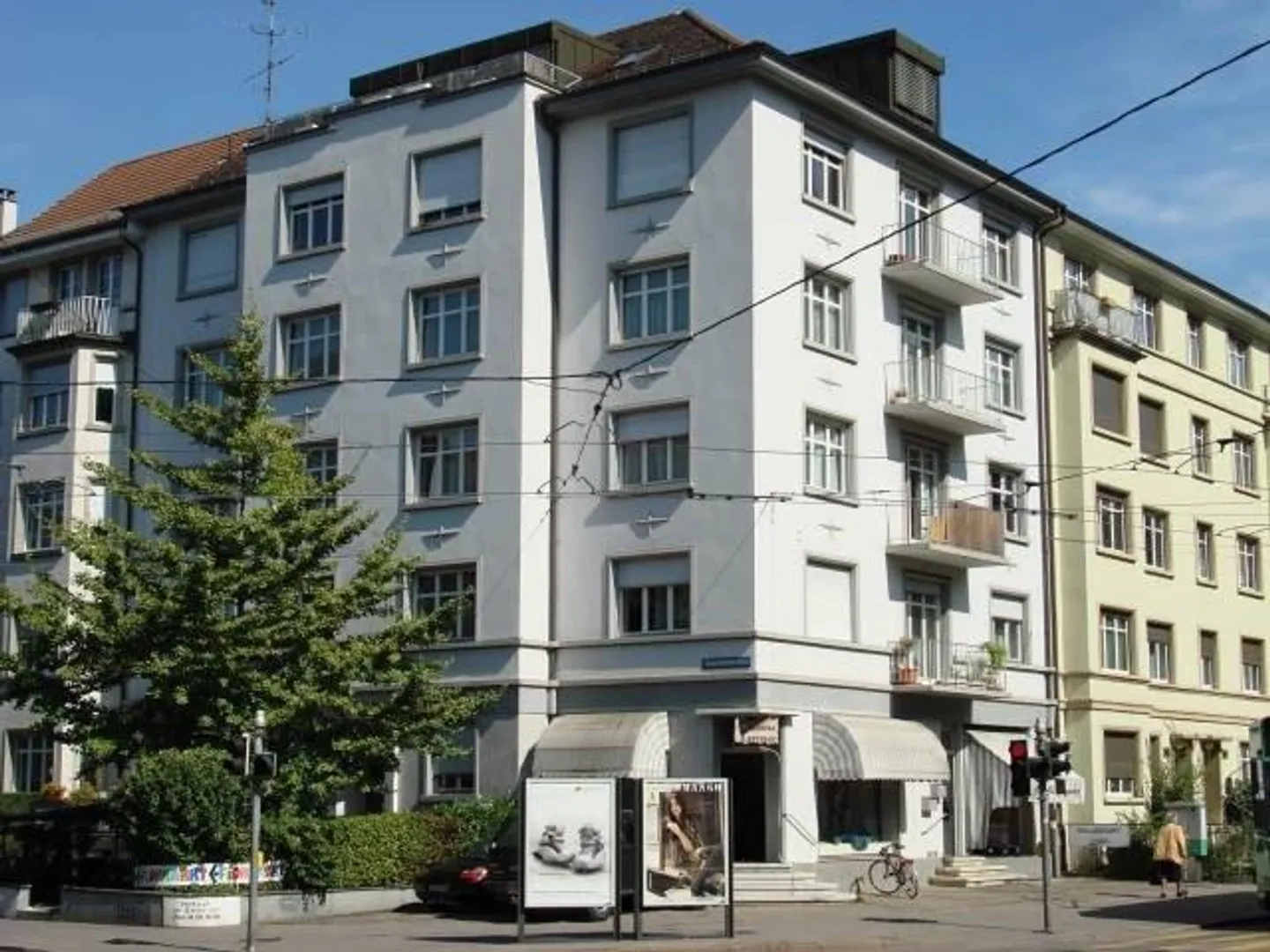 Appartamento luminoso in un vecchio edificio a Gundeli con balcone - Foto 1 di 7