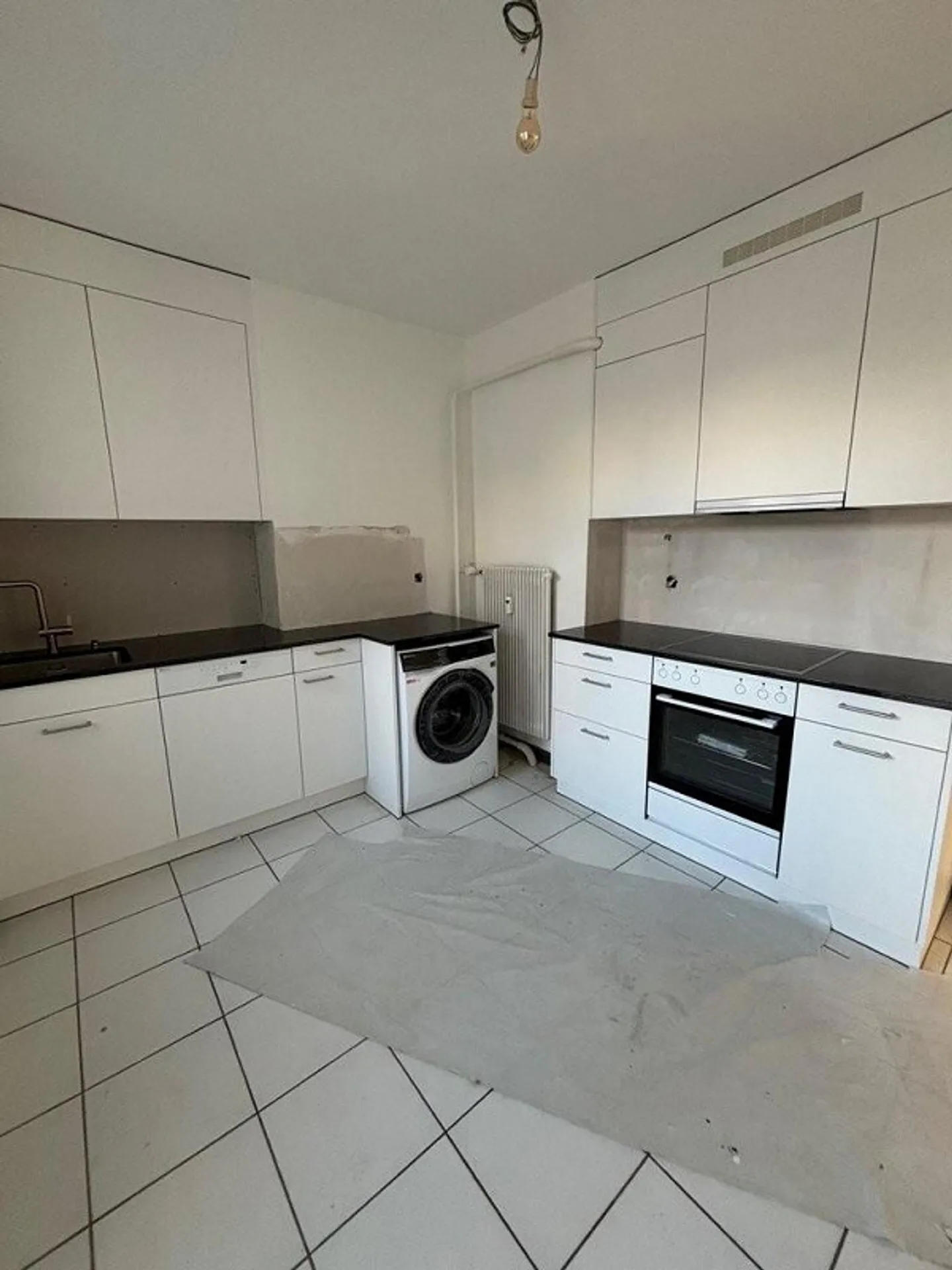 Appartamento luminoso in un vecchio edificio a Gundeli con balcone - Foto 2 di 7