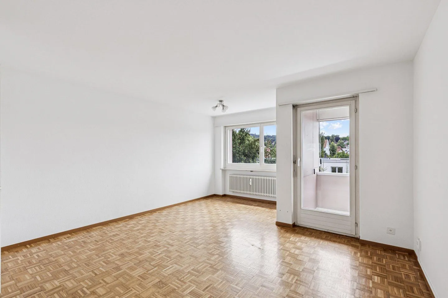 Charmante appartement de 3,5 pièces dans un endroit calme disponible immédiatement - Photo 1 sur 8