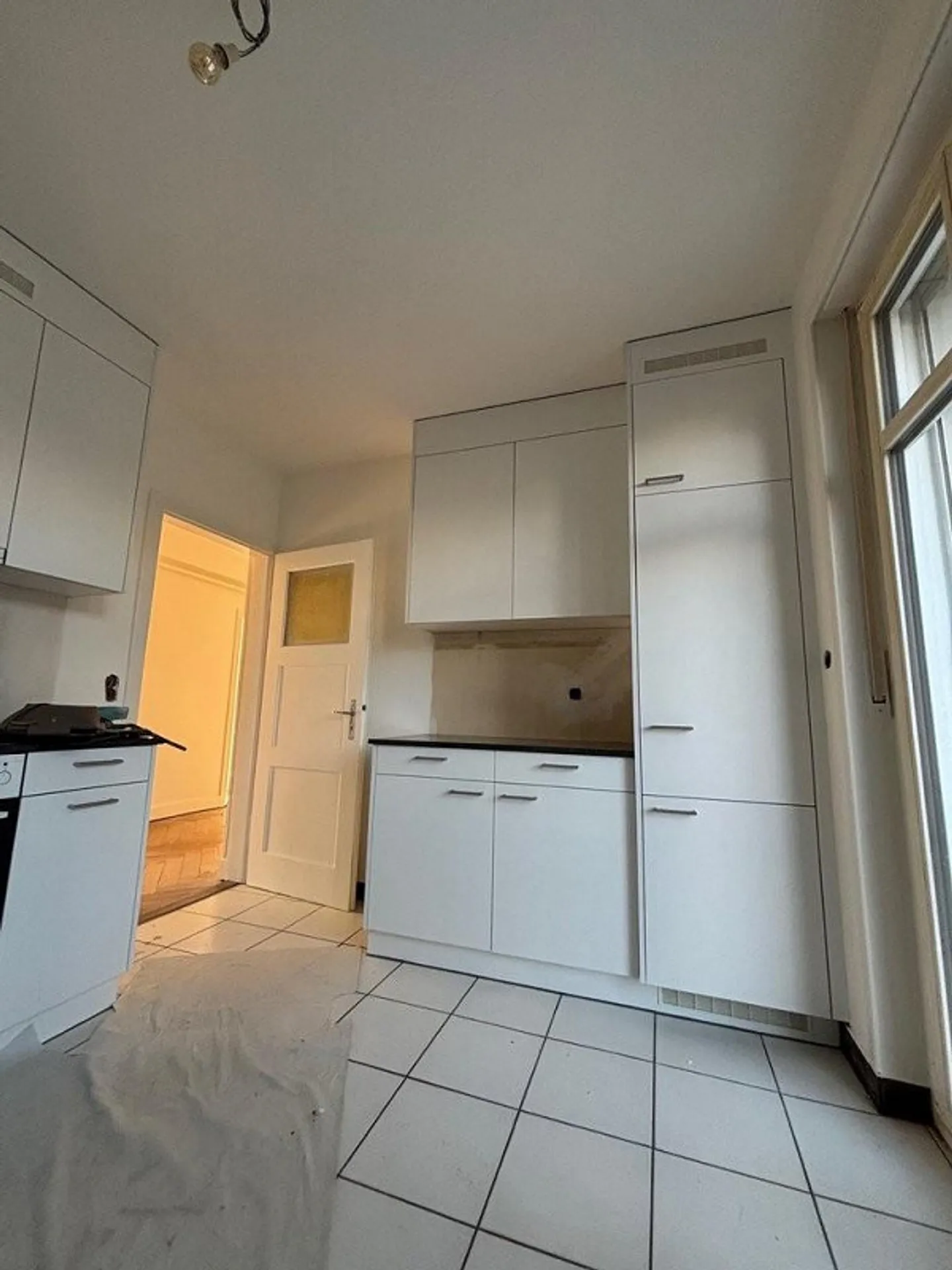 Appartamento luminoso in un vecchio edificio a Gundeli con balcone - Foto 3 di 7