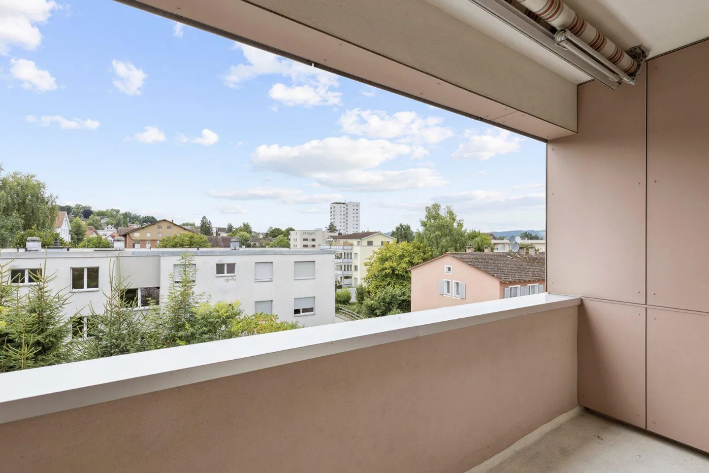 Charmante appartement de 3,5 pièces dans un endroit calme disponible immédiatement - Photo 7 sur 8
