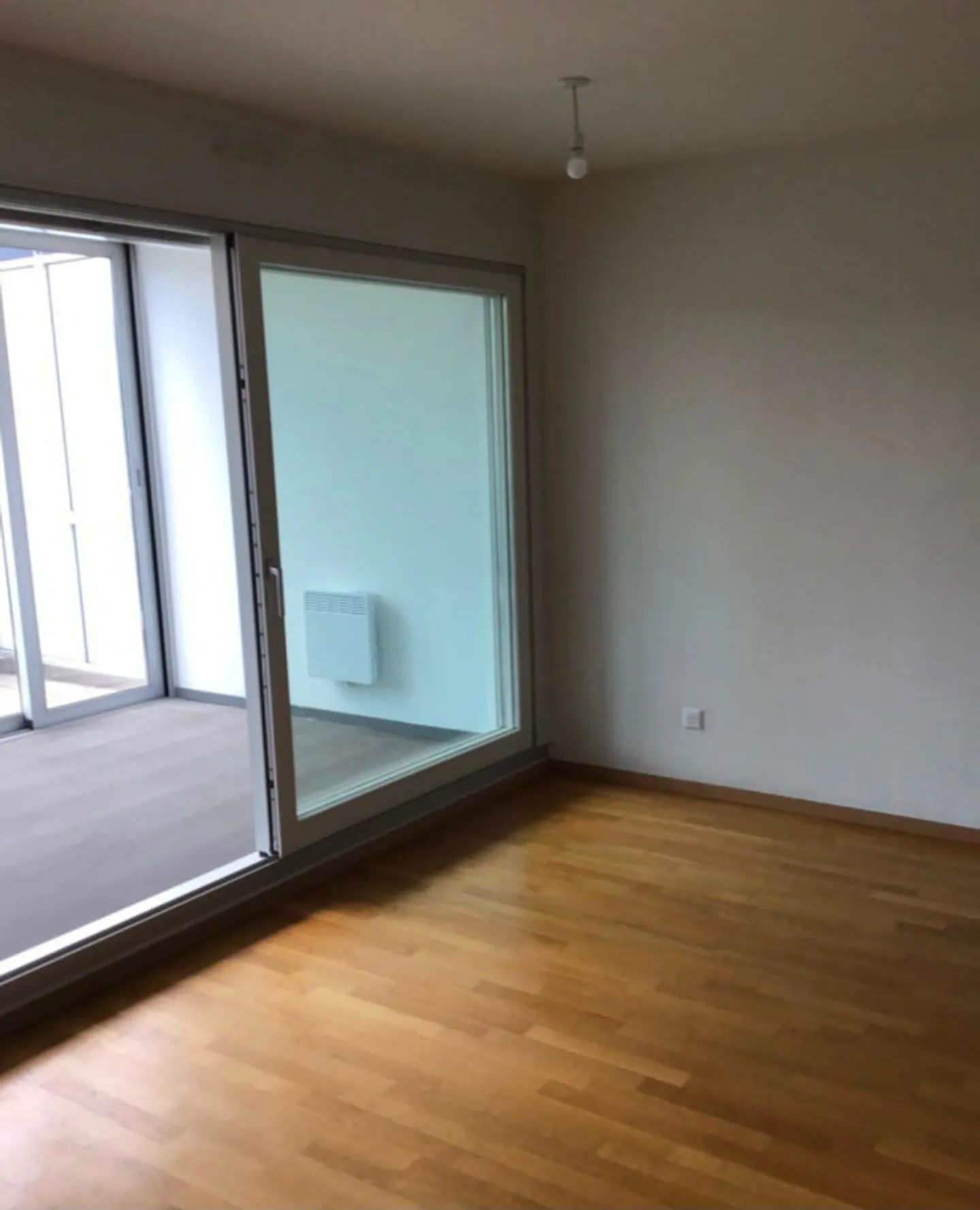Übernahme des Mietvertrags für eine wunderschöne 4,5-Zimmer-Wohnung in der Nähe der Nationen - Foto 3 von 6