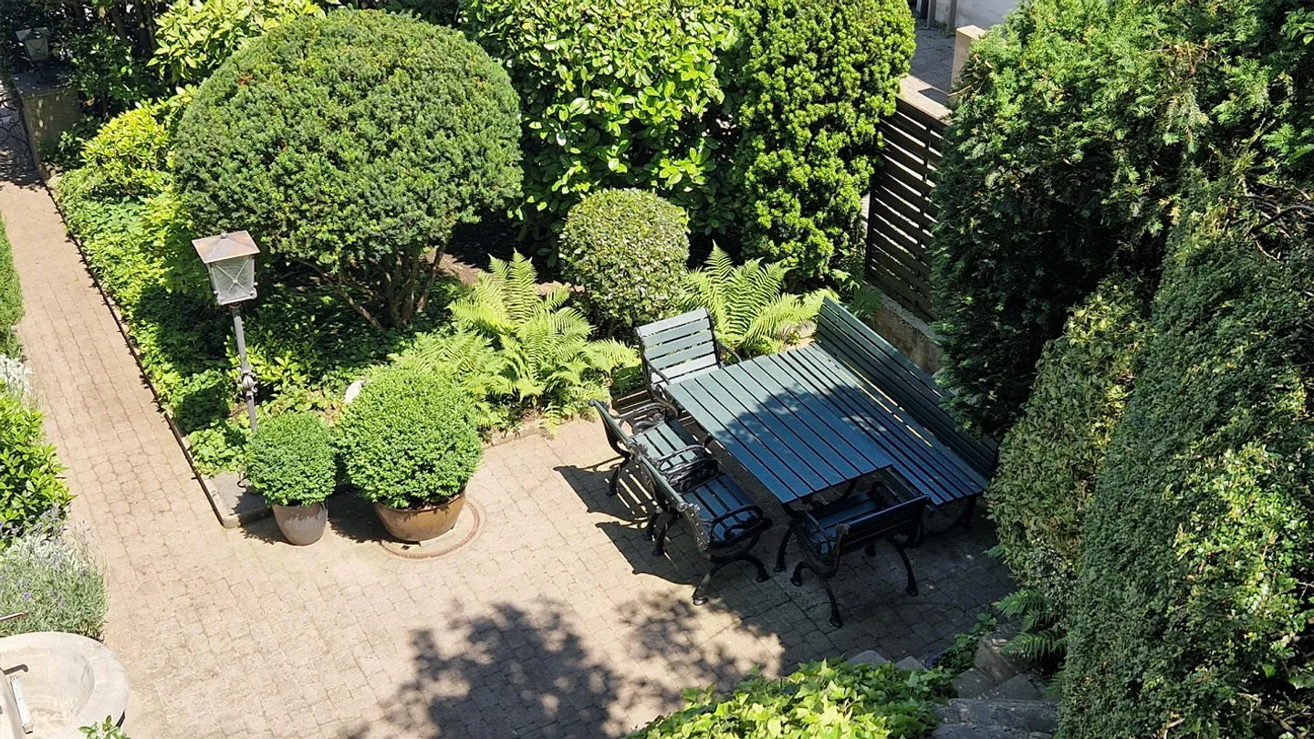 Situé au centre, étonnamment calme ? et plein de possibilités - Photo 7 sur 8