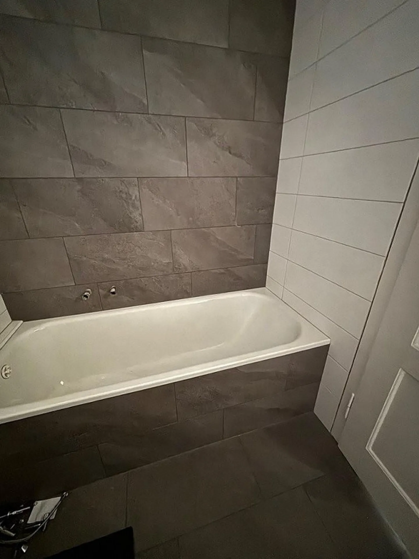 Appartamento luminoso in un vecchio edificio a Gundeli con balcone - Foto 6 di 7