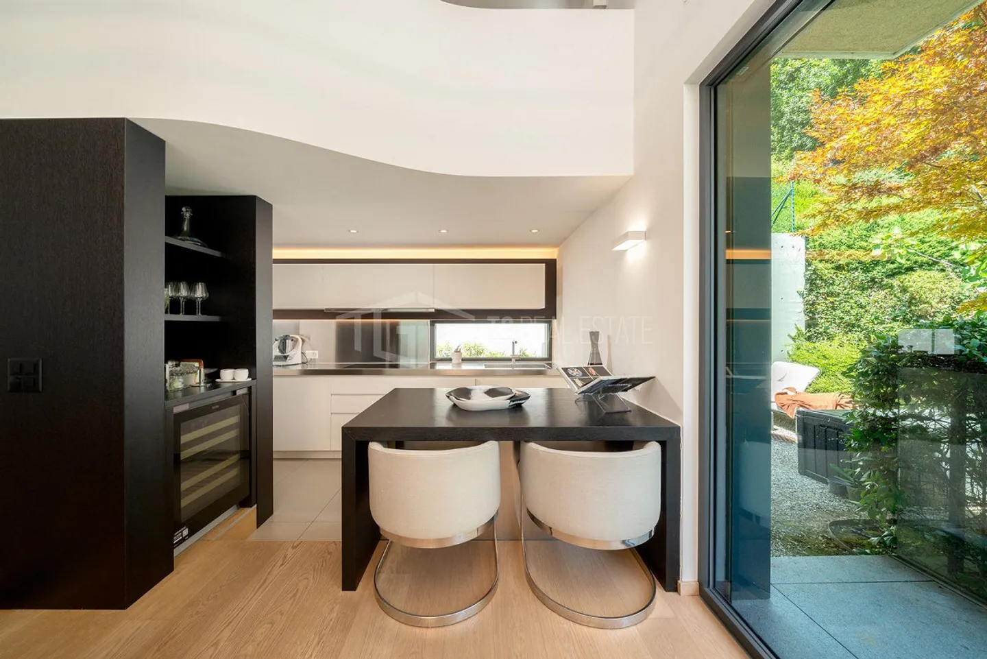 ELEGANTE APPARTAMENTO DI 4 LOCALI CON GIARDINO E VISTA LAGO - Photo 6 sur 19