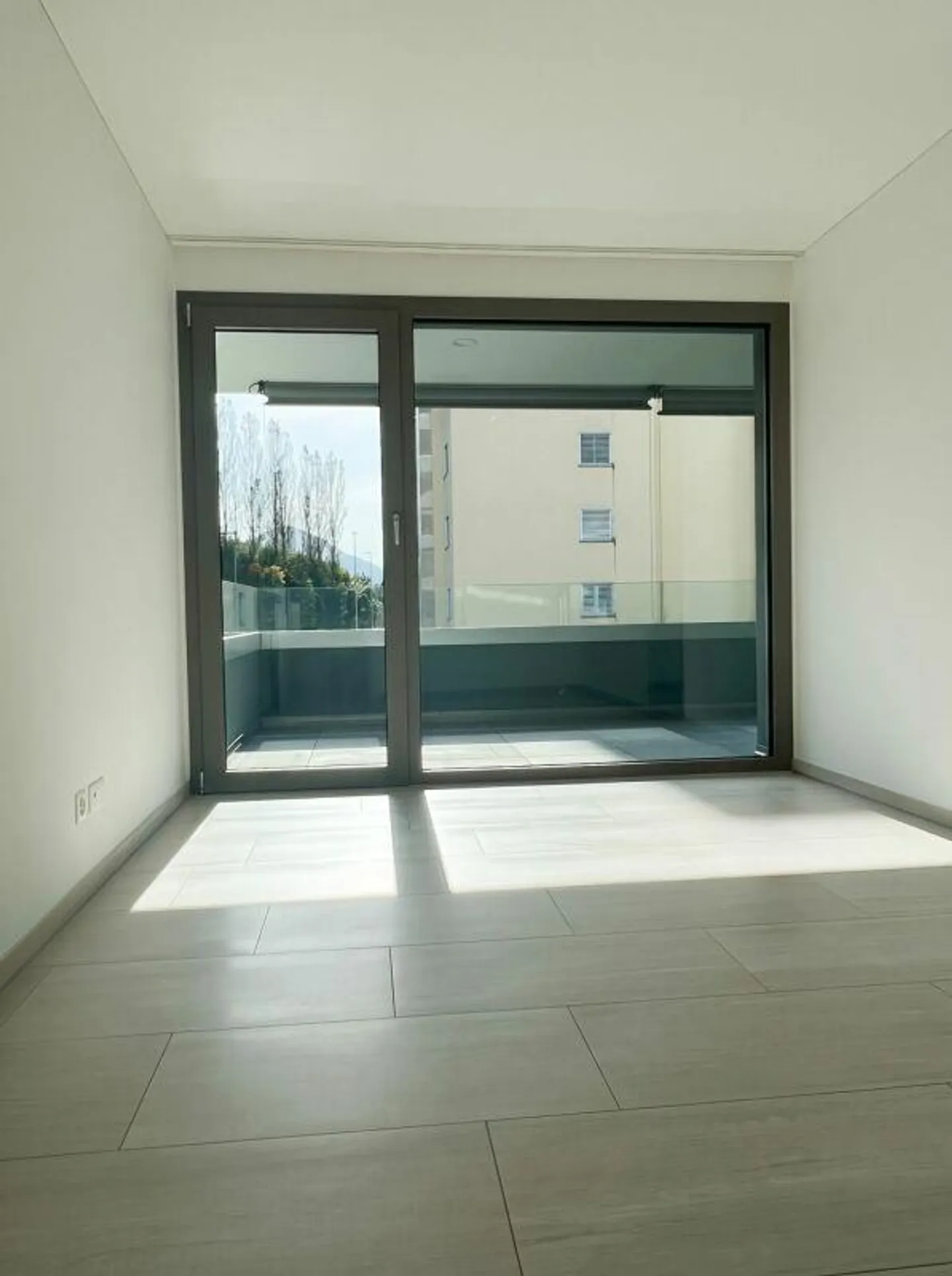 Exclusive 3.5 rooms with spacious terrace in Locarno - Photo 5 of 9