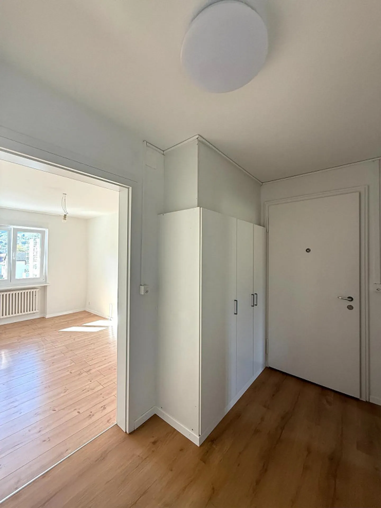 Appartement attrayant de 4,5 pièces - fraîchement rénové - Photo 2 sur 9