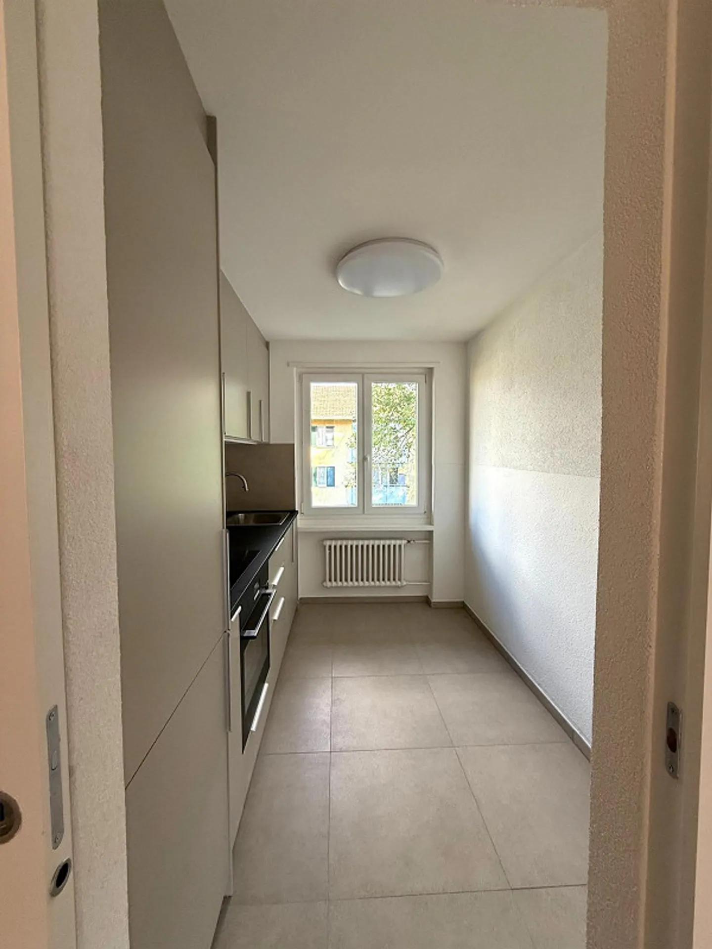 Appartement attrayant de 4,5 pièces - fraîchement rénové - Photo 3 sur 9