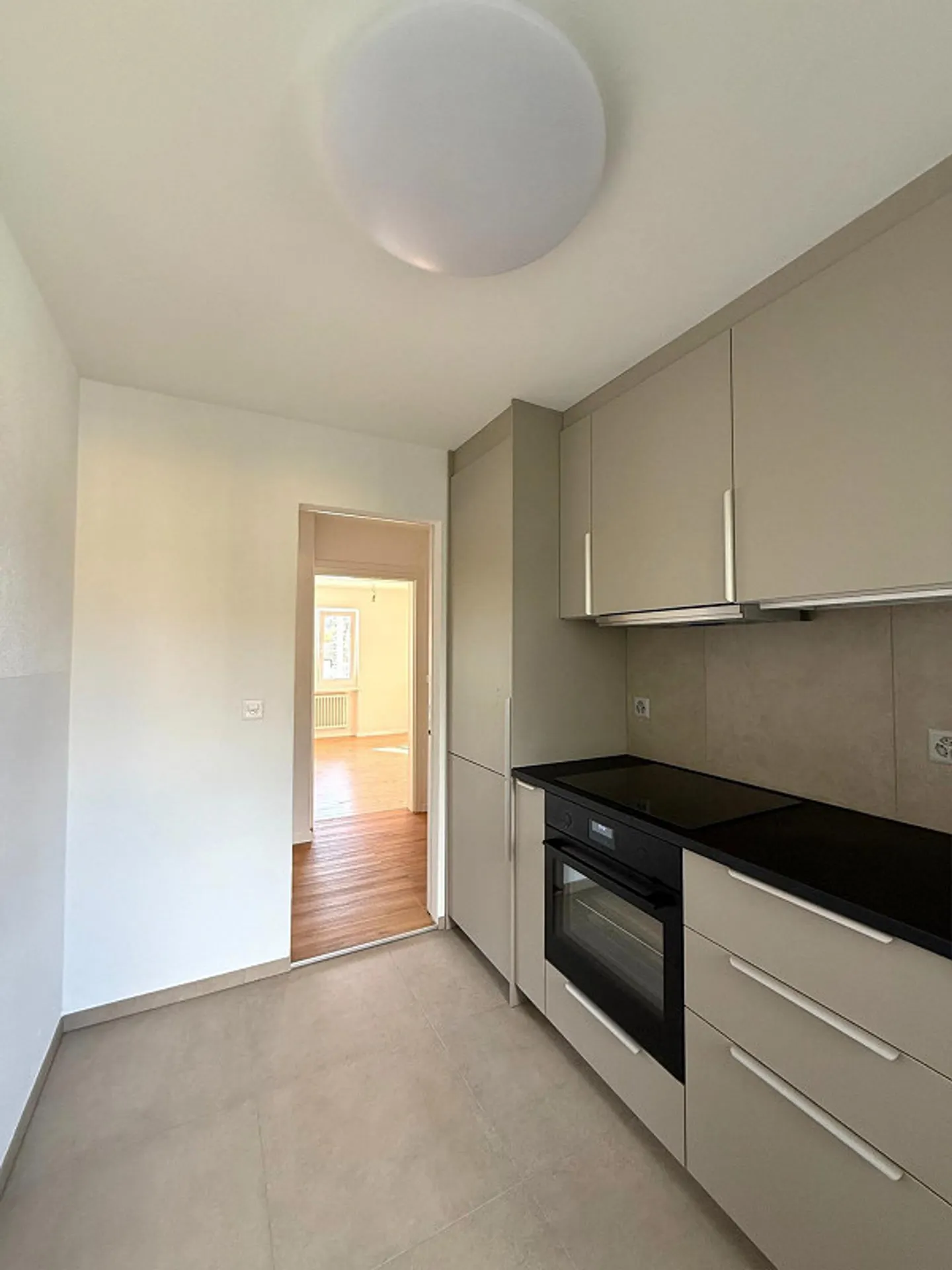 Appartement attrayant de 4,5 pièces - fraîchement rénové - Photo 4 sur 9