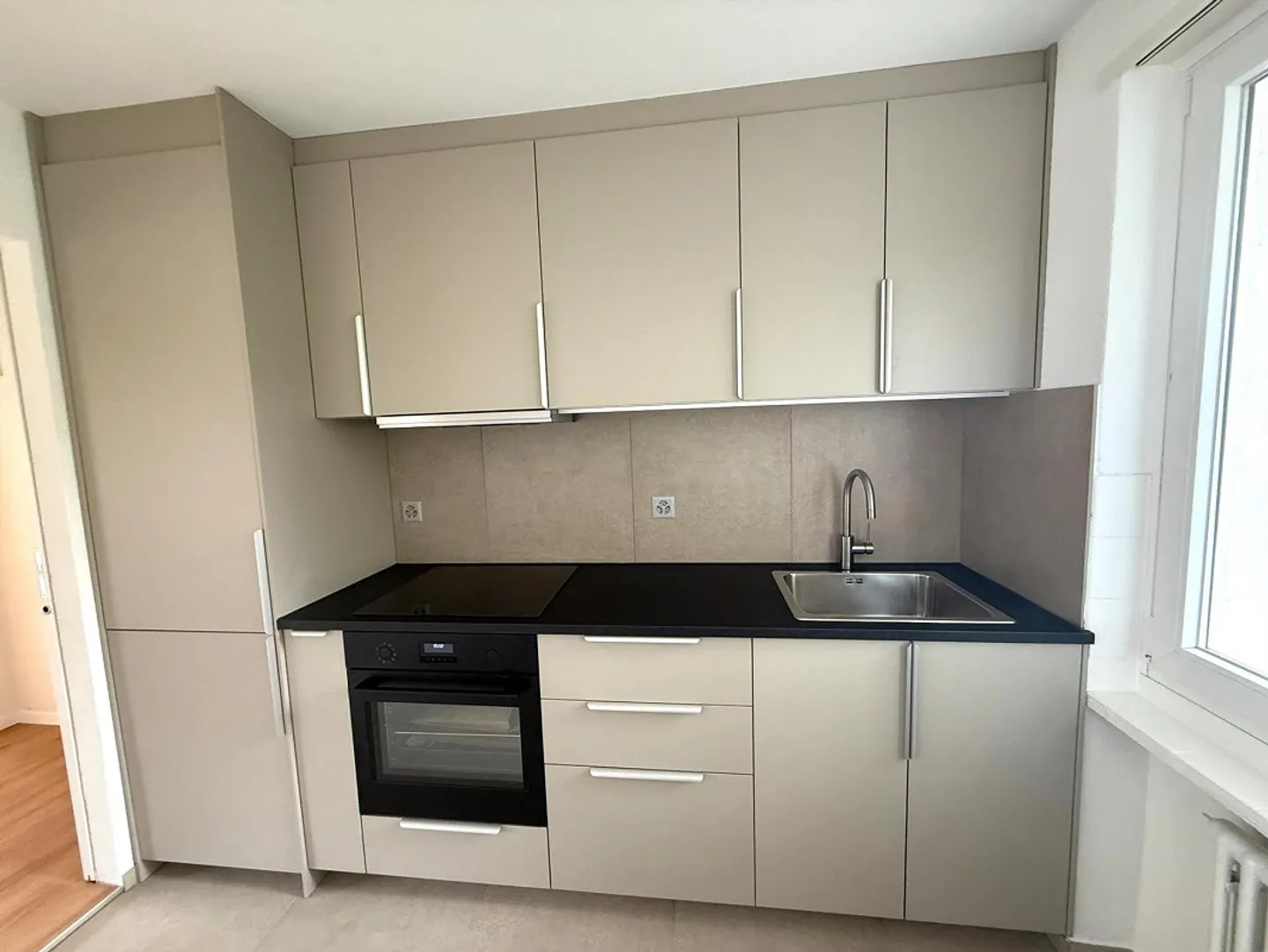 Appartement attrayant de 4,5 pièces - fraîchement rénové - Photo 5 sur 9