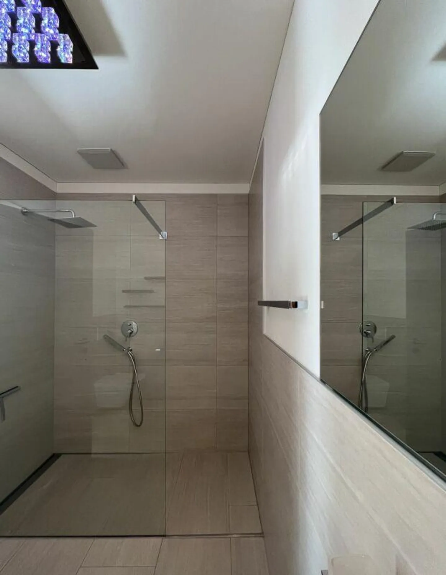 Exclusive 3.5 rooms with spacious terrace in Locarno - Photo 4 of 9
