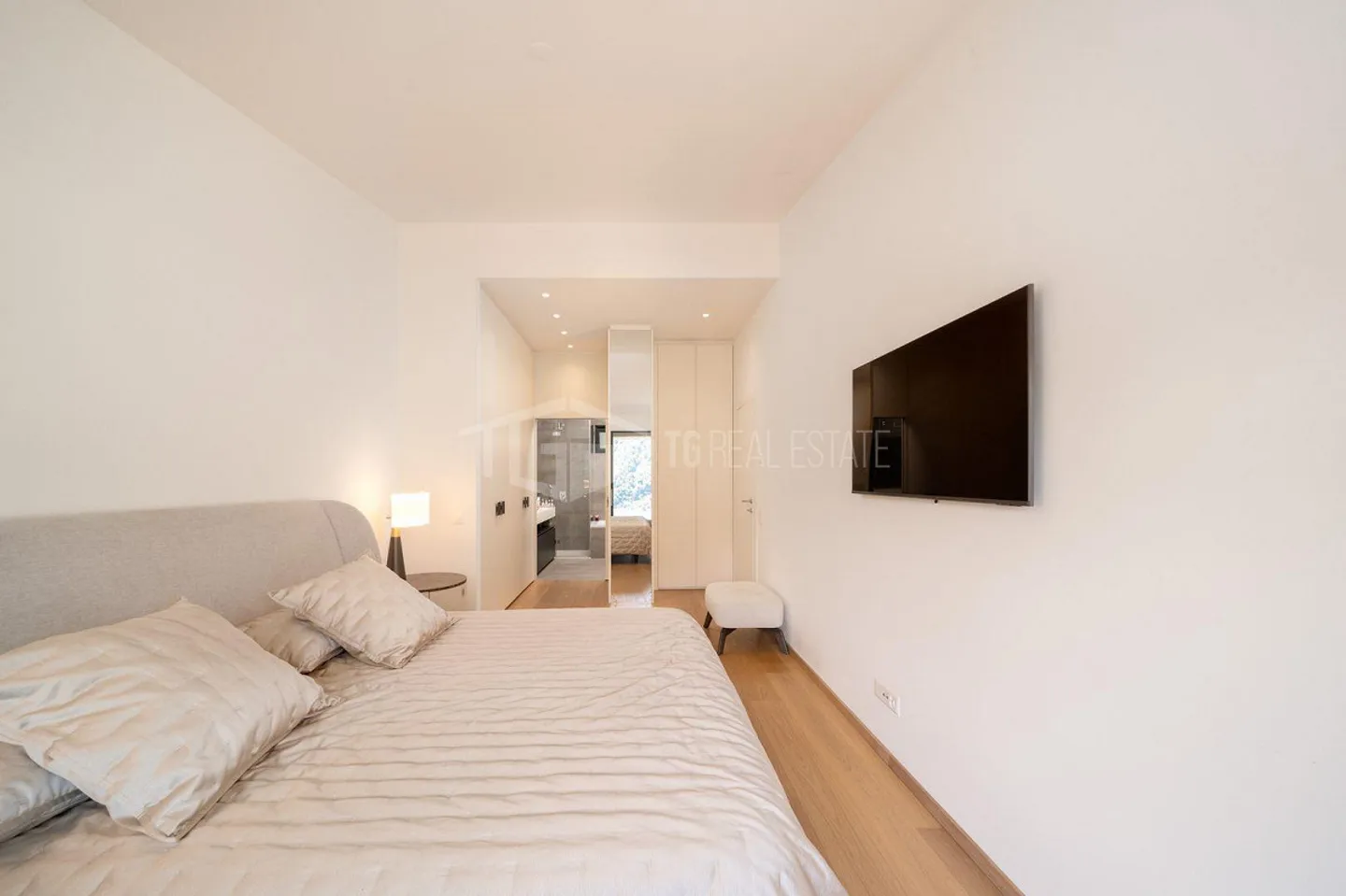 ELEGANTE APPARTAMENTO DI 4 LOCALI CON GIARDINO E VISTA LAGO - Photo 9 sur 19