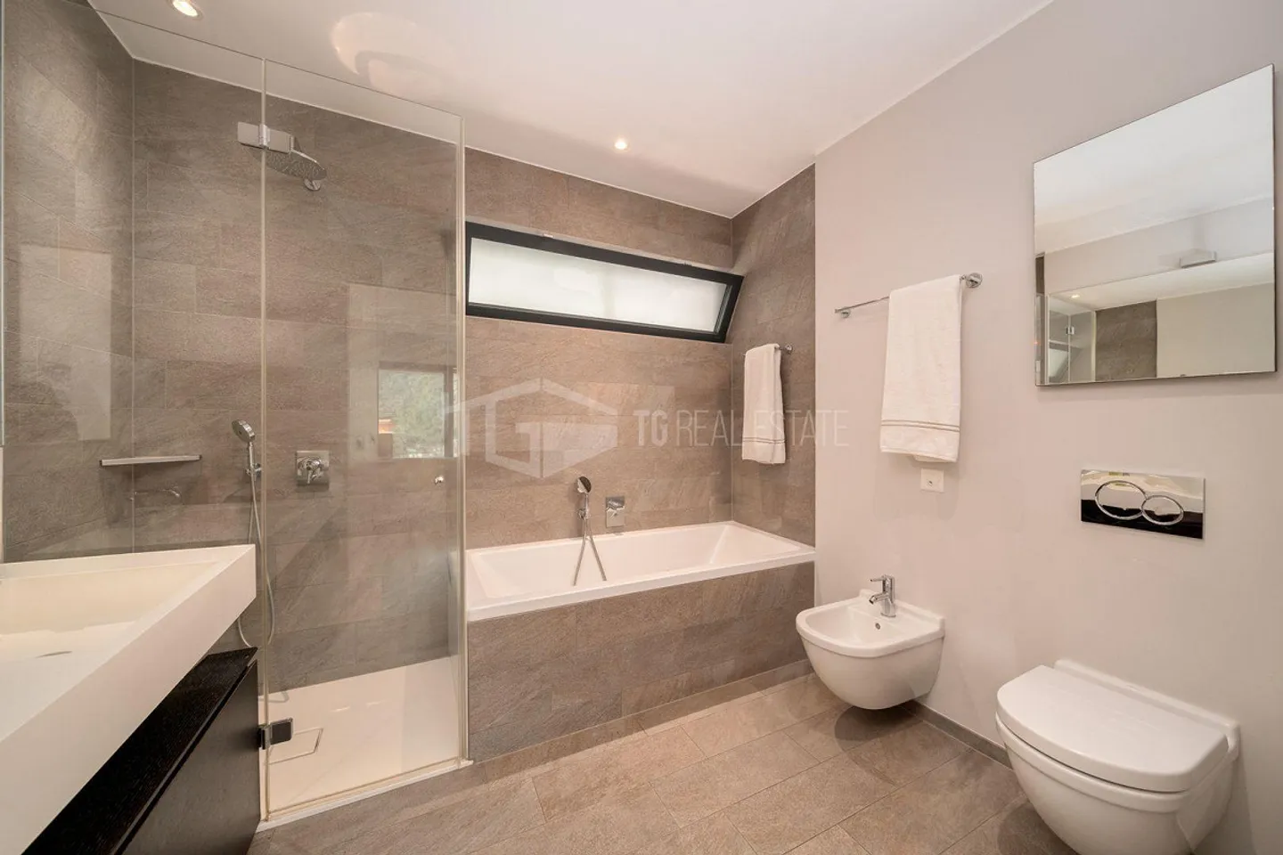 ELEGANTE APPARTAMENTO DI 4 LOCALI CON GIARDINO E VISTA LAGO - Photo 10 sur 19