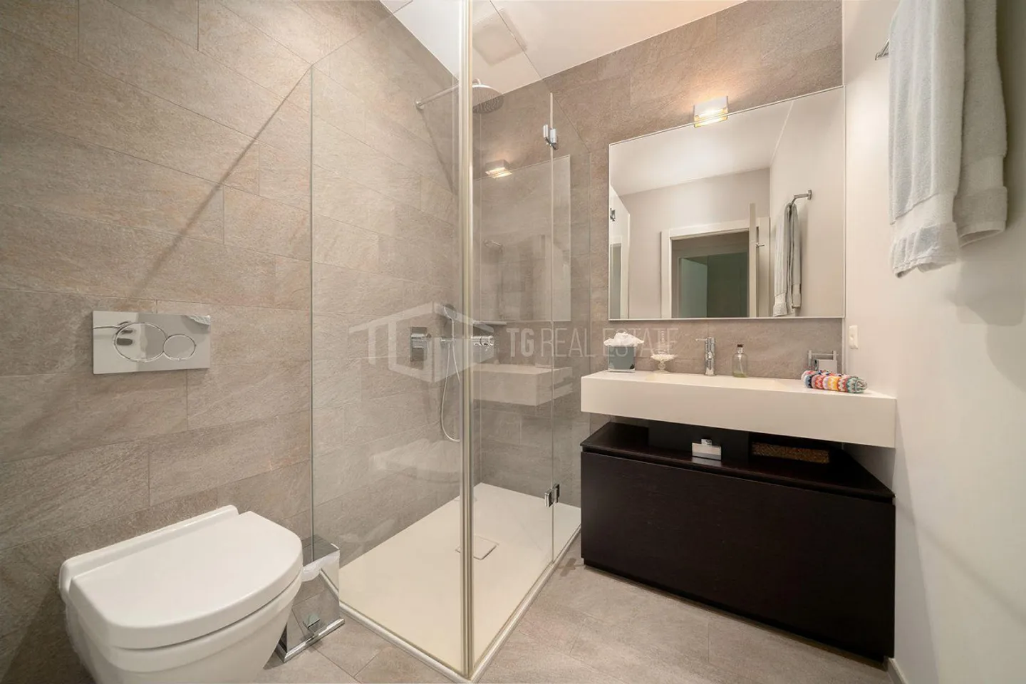 ELEGANTE APPARTAMENTO DI 4 LOCALI CON GIARDINO E VISTA LAGO - Photo 12 sur 19
