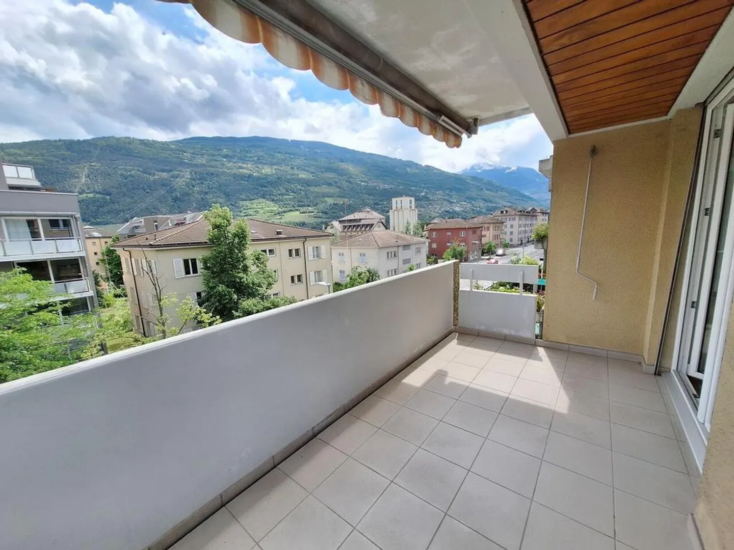 SION-CENTER - BEAUTIFUL 2.5-ROOM APARTMENT WITH BALCONY - Photo 1 of 7