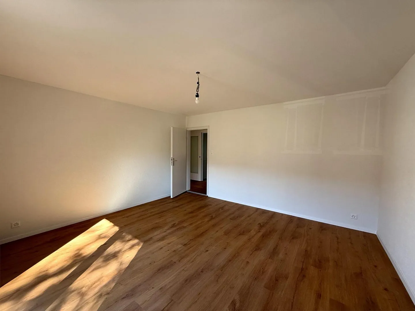Appartement attrayant de 4,5 pièces - fraîchement rénové - Photo 7 sur 9