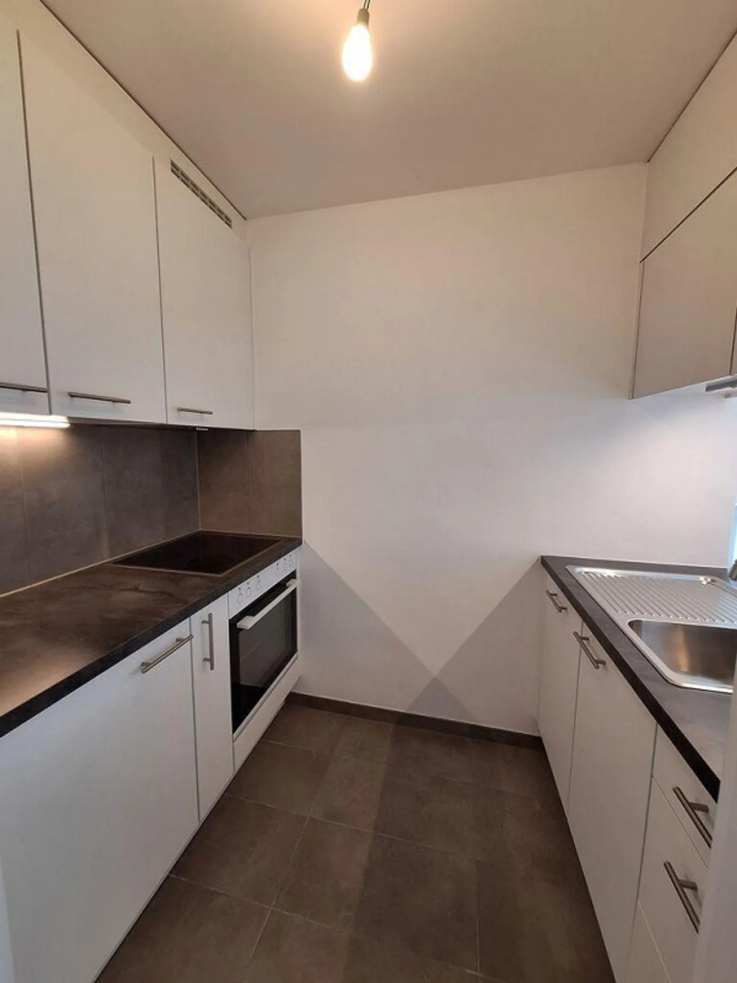 SION-CENTER - BEAUTIFUL 2.5-ROOM APARTMENT WITH BALCONY - Photo 2 of 7