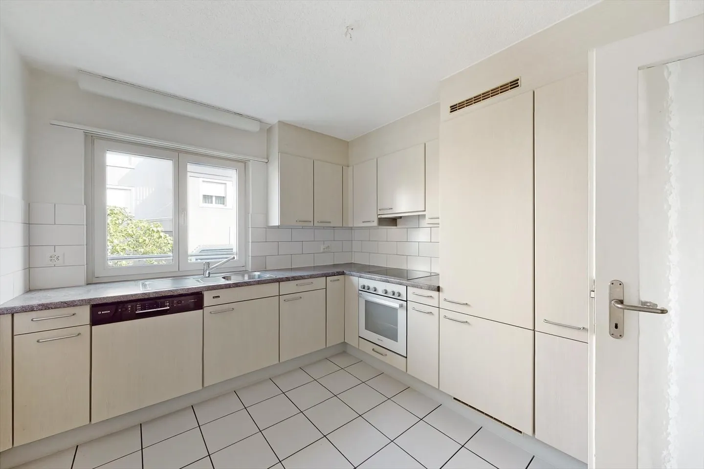 Apartment for rent - Photo 2 of 8