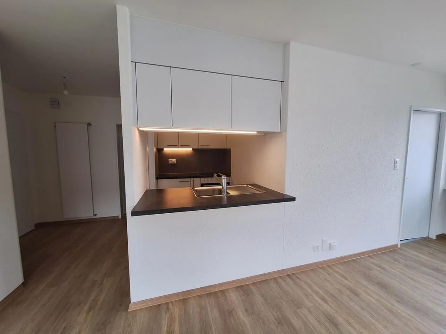 SION-CENTER - BEAUTIFUL 2.5-ROOM APARTMENT WITH BALCONY - Photo 4 of 7