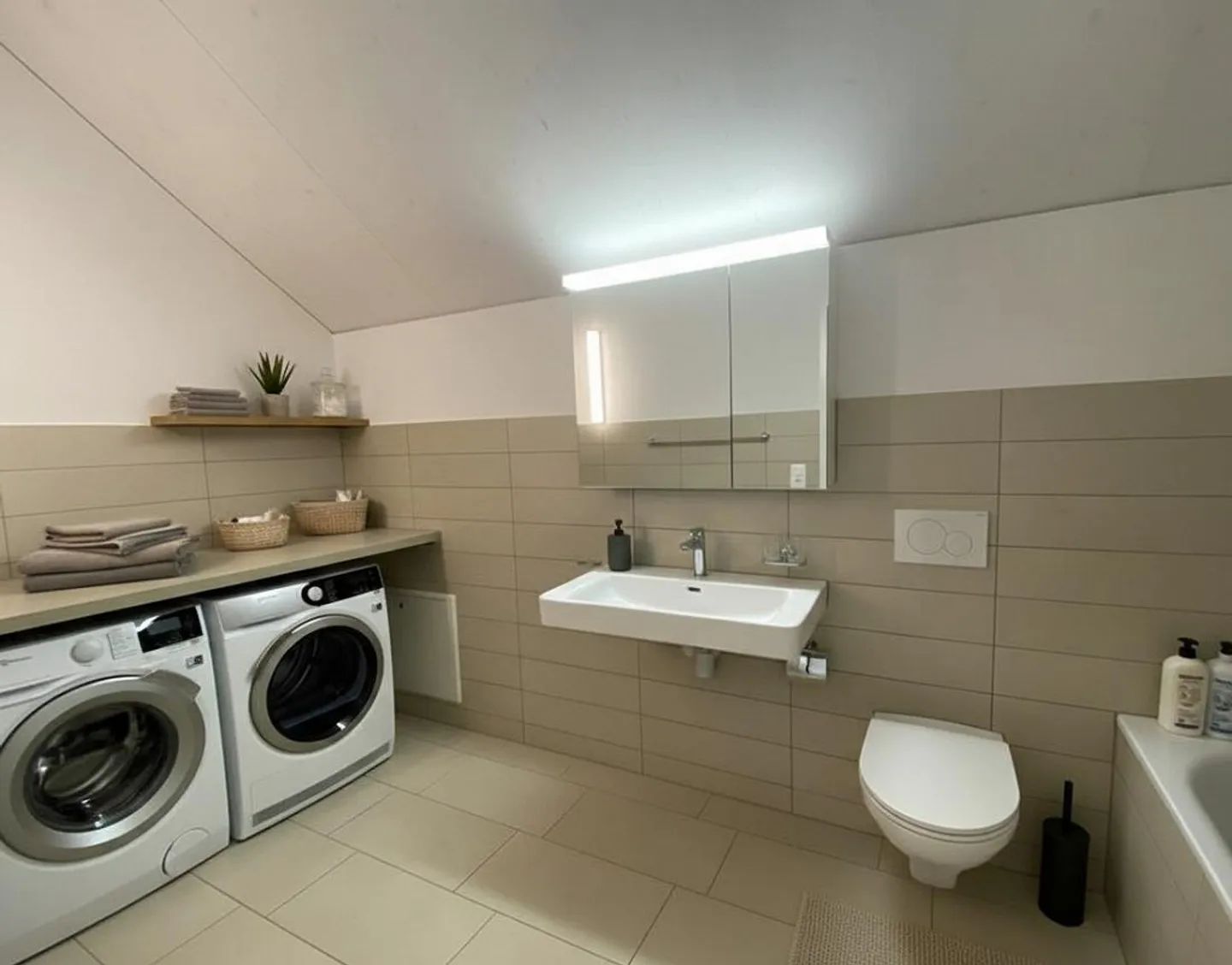 Appartement moderne sous les combles dans un endroit calme - Photo 6 sur 9