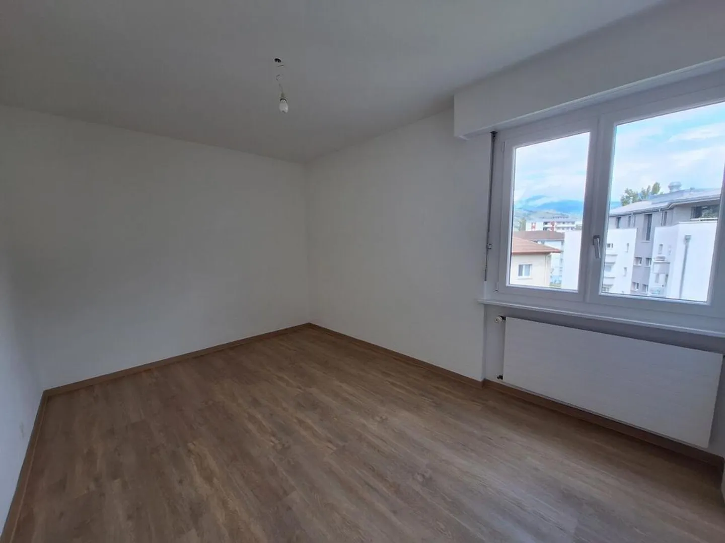 SION-CENTER - BEAUTIFUL 2.5-ROOM APARTMENT WITH BALCONY - Photo 6 of 7