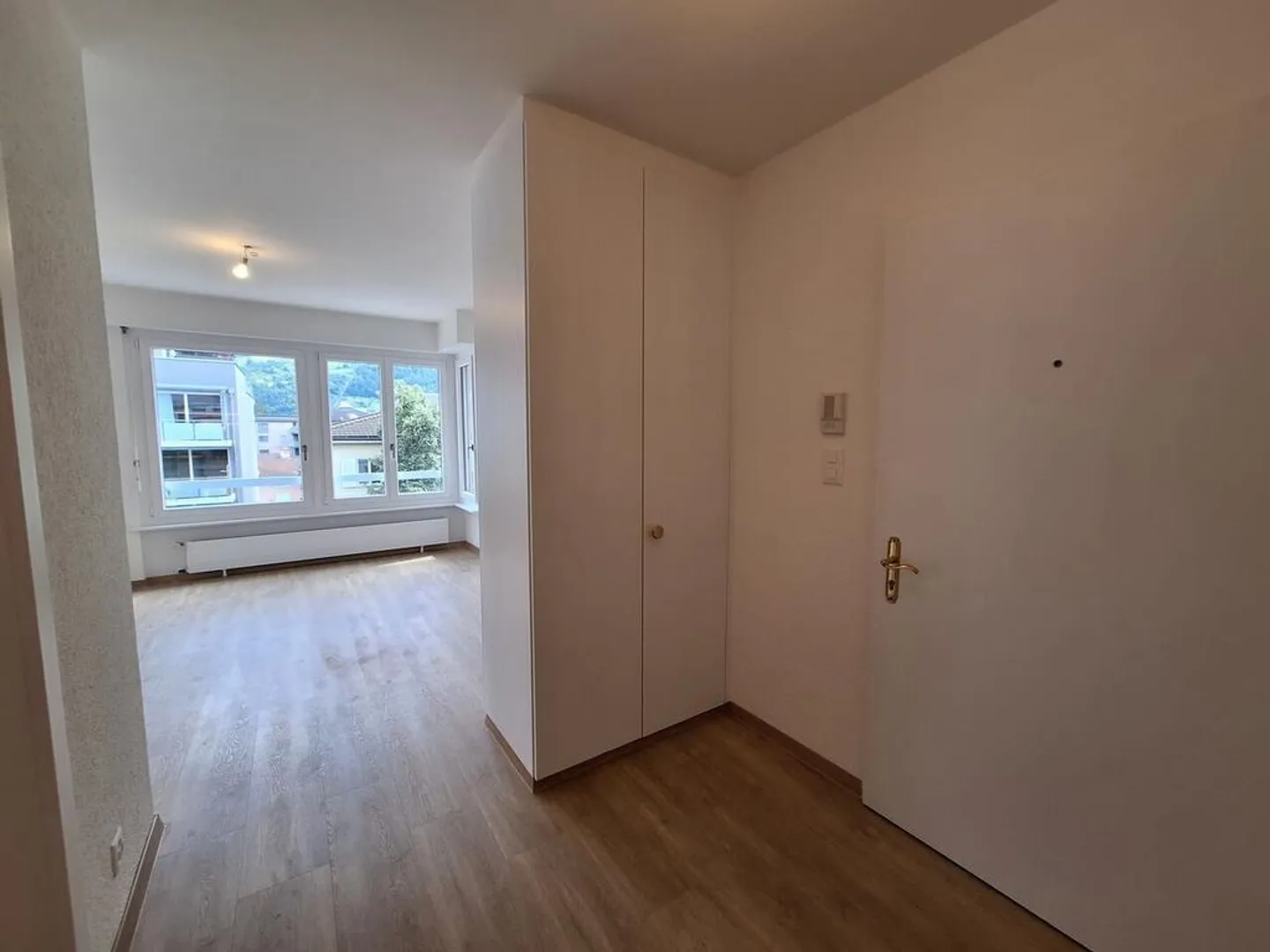 SION-CENTER - BEAUTIFUL 2.5-ROOM APARTMENT WITH BALCONY - Photo 7 of 7