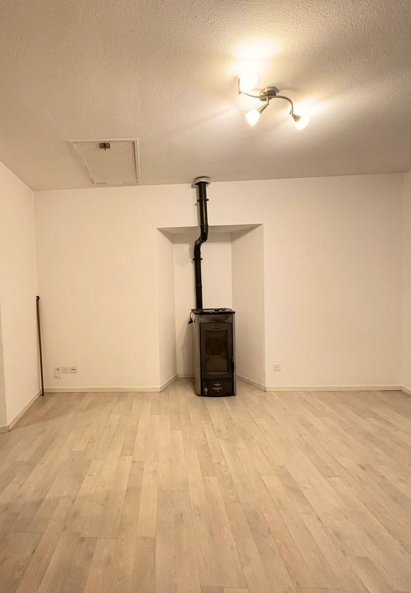 «MURALTO, 
21/2-Zimmer-Wohnung zu vermieten mit eigenem Eingang» - Foto 1 von 10