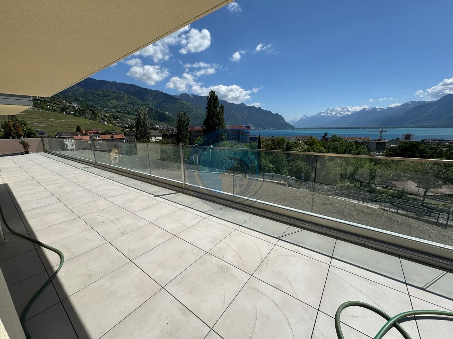 APPARTAMENTO DI NUOVA COSTRUZIONE CON 4,5 CAMERE E VISTA PANORAMICA SUL LAGO - Foto 12 di 14