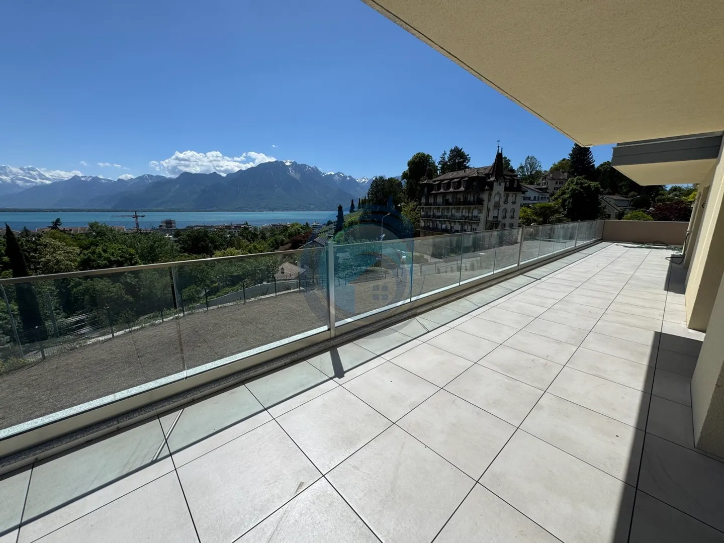 APPARTAMENTO DI NUOVA COSTRUZIONE CON 4,5 CAMERE E VISTA PANORAMICA SUL LAGO - Foto 13 di 14