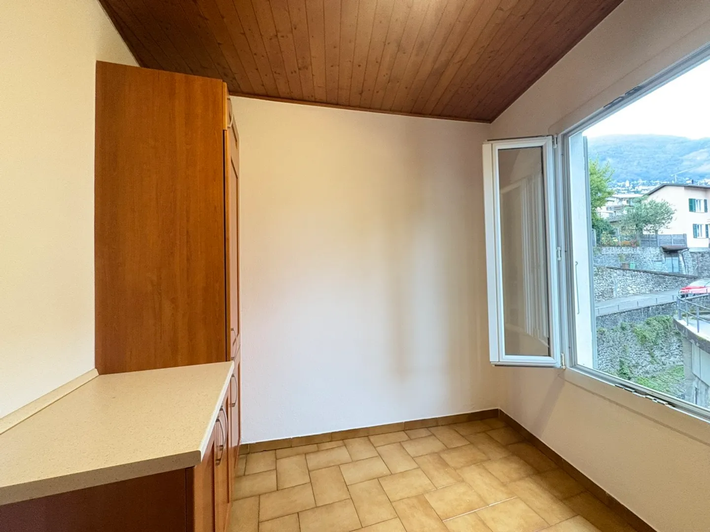 «MURALTO, 
21/2-Zimmer-Wohnung zu vermieten mit eigenem Eingang» - Foto 8 von 10