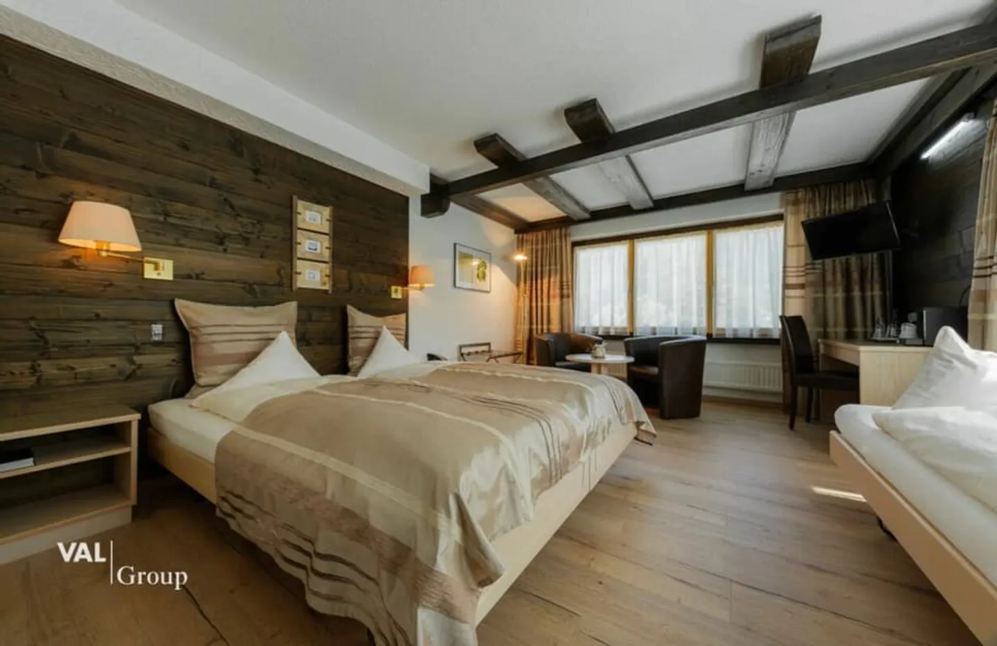 Hotel superiore incluso progetto di sviluppo su un terreno totale di 6.000 m2 - Foto 6 di 13