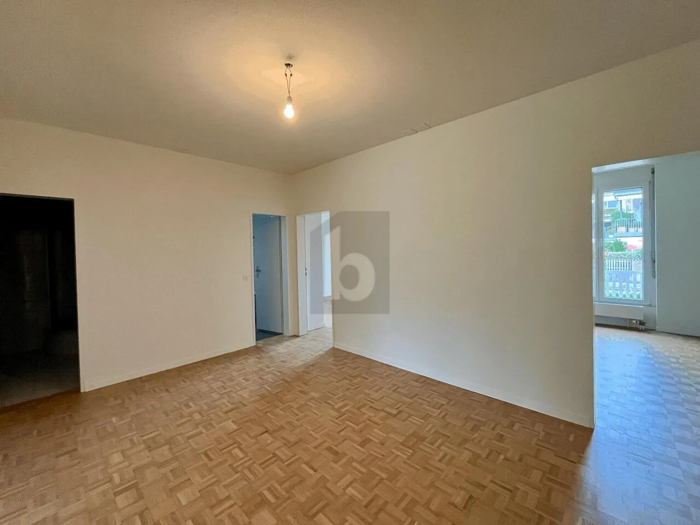 GRANDE JARDIN ET CUISINE FRAÎCHEMENT RÉNOVÉE - Photo 2 sur 6